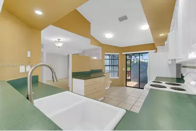 8209 Waterford Ave, Tamarac, FL 33321 - Photo 9