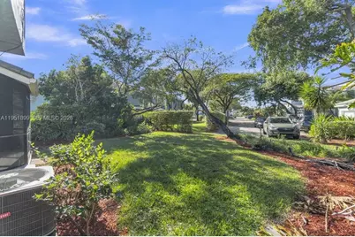 8209 Waterford Ave, Tamarac, FL 33321 - Photo 41