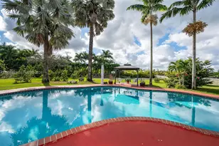 19520 SW 206th St, Miami, FL 33187 - Photo 13