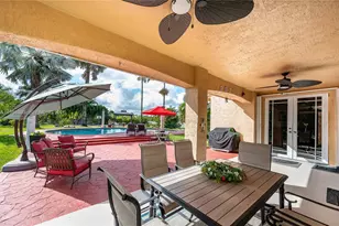 19520 SW 206th St, Miami, FL 33187 - Photo 9