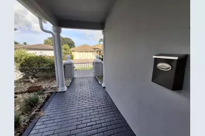 4511 Queen Palm Ln, Tamarac, FL 33319 - Photo 5