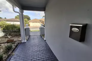 4511 Queen Palm Ln, Tamarac, FL 33319 - Photo 5