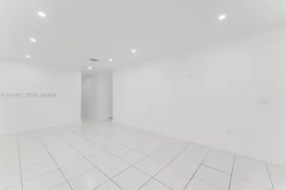 810 NW 112th St, Miami, FL 33168 - Photo 9