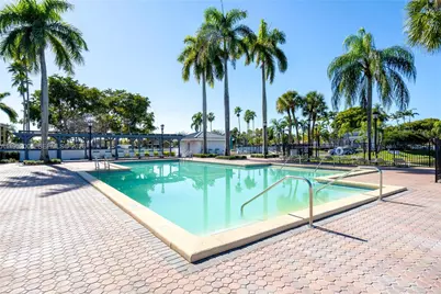 18370 Mediterranean Blvd #1-25, Hialeah, FL 33015 - Photo 33