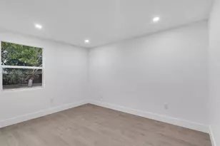 75 NW 160th St, Miami, FL 33169 - Photo 13