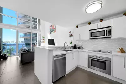300 S Biscayne Blvd #L-410, Miami, FL 33131 - Photo 11