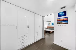 300 S Biscayne Blvd, Miami, FL 33131 - Photo 19