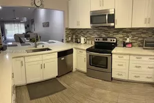 330 Lakeside Ct, Sunrise, FL 33326 - Photo 5