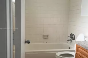 1522 NE 34th Ct, Oakland Park, FL 33334 - Photo 7