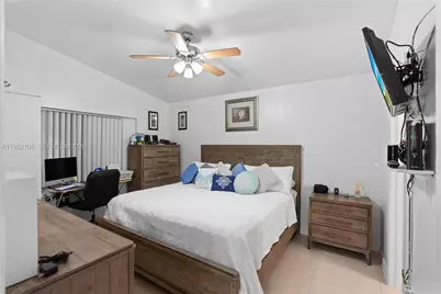 6919 W 29th Way, Hialeah, FL 33018 - Photo 11