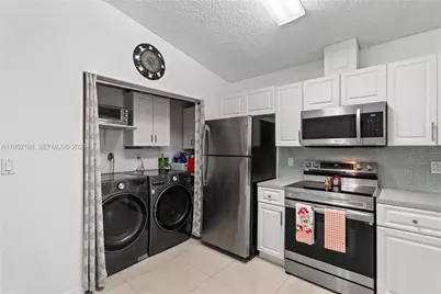 6919 W 29th Way, Hialeah, FL 33018 - Photo 7