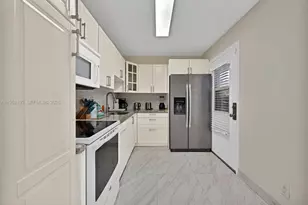 3101 N Country Club Dr, Aventura, FL 33180 - Photo 19