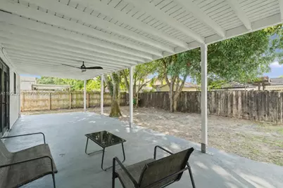 6950 W 10th Ave, Hialeah, FL 33014 - Photo 37