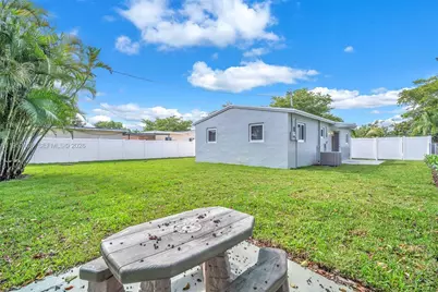 1401 N 70th Ter, Hollywood, FL 33024 - Photo 27
