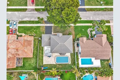 821 Somerset Ave, Davie, FL 33325 - Photo 49