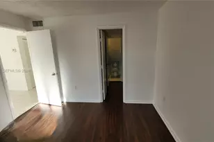 9360 Fontainebleau Blvd, Miami, FL 33172 - Photo 11