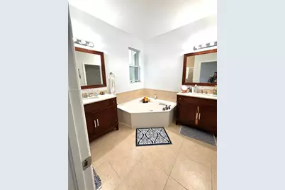 10780 NW 74th Ln, Doral, FL 33178 - Photo 47