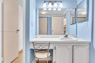 3675 N Country Club Dr, Aventura, FL 33180 - Photo 25