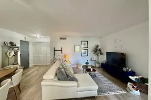 8810 SW 123rd Ct, Miami, FL 33186 - Photo 3