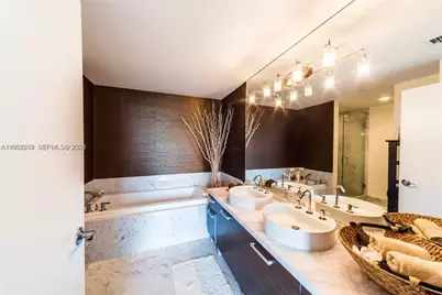 244 Biscayne Blvd #4407, Miami, FL 33132 - Photo 17