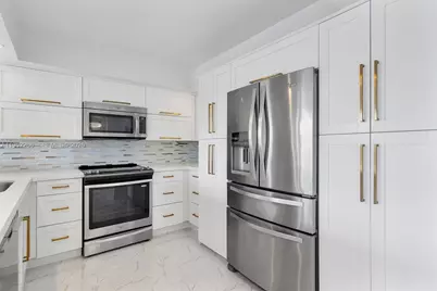 600 Parkview Dr #509, Hallandale Beach, FL 33009 - Photo 11