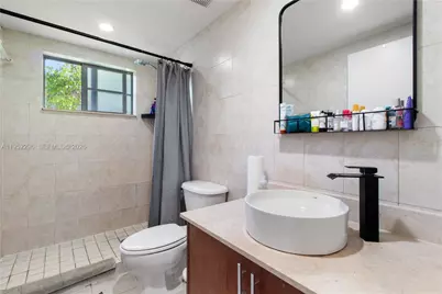 1050 7th St #1050-3, Miami Beach, FL 33139 - Photo 5