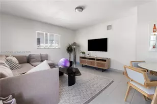 1050 7th St, Miami Beach, FL 33139 - Photo 1