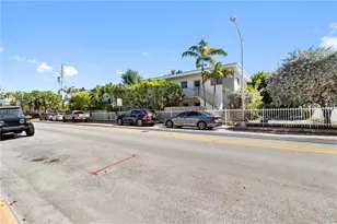 1050 7th St, Miami Beach, FL 33139 - Photo 9