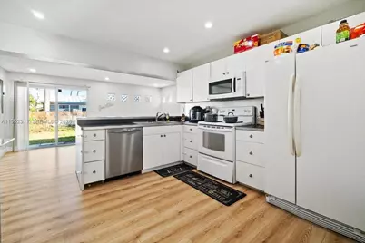 5402 NW 25th Ter, Tamarac, FL 33309 - Photo 17