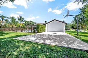 11850 Oak Leaf Dr, Davie, FL 33330 - Photo 17