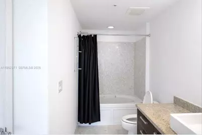 185 SW 7th St #3704, Miami, FL 33130 - Photo 11