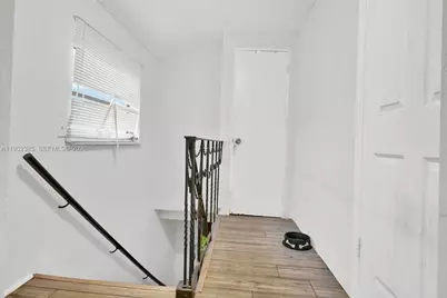 2105 NW 1st St, Miami, FL 33125 - Photo 15