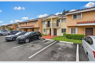 560 NW 82nd Pl #306, Miami, FL 33126 - Photo 3