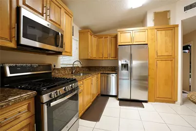 9913 NW 31st St, Doral, FL 33172 - Photo 9