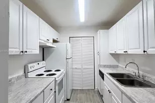 8719 NW 39th St, Sunrise, FL 33351 - Photo 5