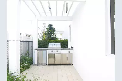 10053 NW 76th Terr, Doral, FL 33178 - Photo 13