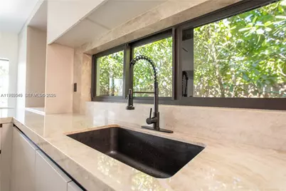 7850 Hawthorne Ave, Miami Beach, FL 33141 - Photo 5