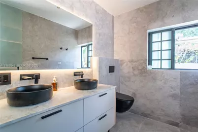 7850 Hawthorne Ave, Miami Beach, FL 33141 - Photo 31