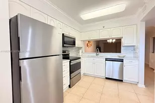 2206 S Cypress Bend Dr, Pompano Beach, FL 33069 - Photo 5