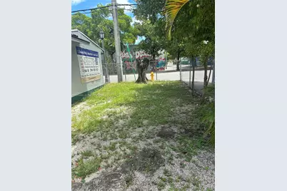 203 NW 35th St, Miami, FL 33127 - Photo 3