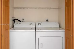 9457 N Palm Cir N, Pembroke Pines, FL 33025 - Photo 7