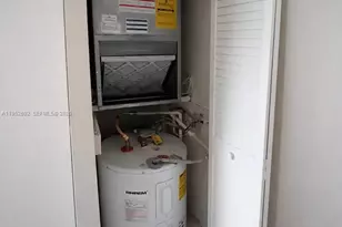 9457 N Palm Cir N, Pembroke Pines, FL 33025 - Photo 11