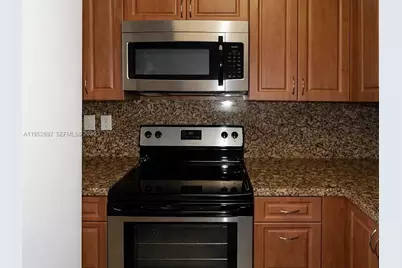 9457 N Palm Cir N #9457, Pembroke Pines, FL 33025 - Photo 5
