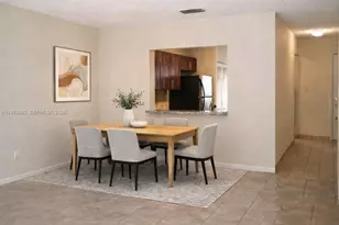 9457 N Palm Cir N, Pembroke Pines, FL 33025 - Photo 1