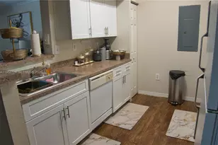 215 SW 117th Terrace, Pembroke Pines, FL 33025 - Photo 7