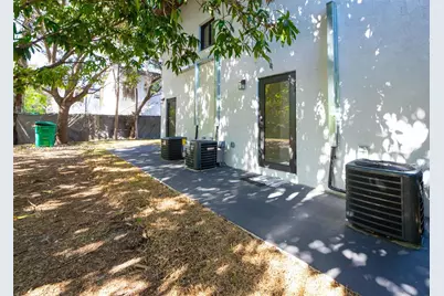 742 NW 70th St, Miami, FL 33150 - Photo 29