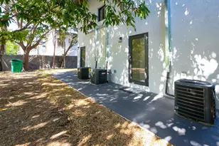 742 NW 70th St, Miami, FL 33150 - Photo 29