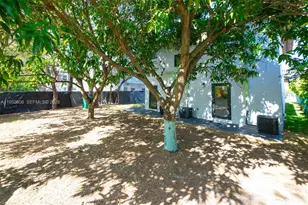 742 NW 70th St, Miami, FL 33150 - Photo 25