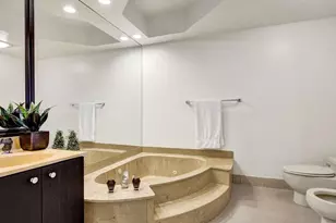 20281 E Country Club Dr, Aventura, FL 33180 - Photo 25