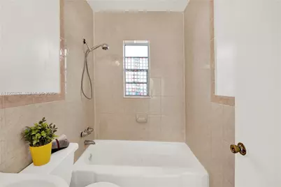 474 E 10th St, Hialeah, FL 33010 - Photo 13